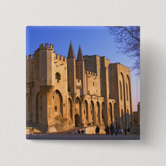 アヴィニョンの教皇の宮殿と人 缶バッジ (正面)