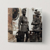 アーサーのマクシミリアンの墓からの彫像王 缶バッジ (正面)