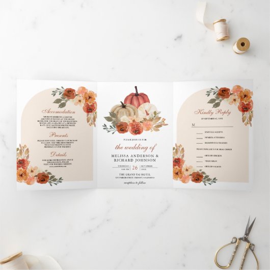アースカラーのオレンジ色の花とパンプキンがモダンな結婚式の招待状 三つ折り招待状 (内部)