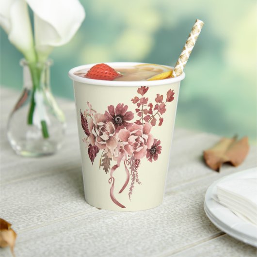 アースカラーの秋の花 水彩 クレーム色の背景 紙コップ (インサイチュ)