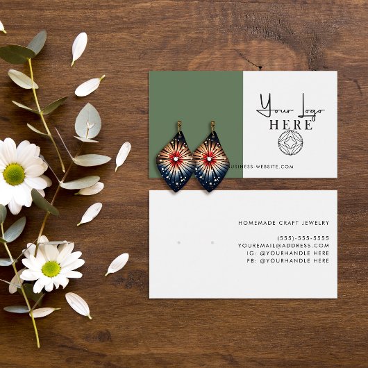 アースグリーンミニマルホワイトロゴのイヤリングディスプレイ