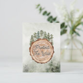 アースデイ引用文ウッドラウンドディスクと松の木 ポストカード (スタンド正面)