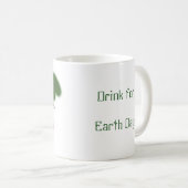 アースデイ。紫の葡萄と緑の葉 コーヒーマグカップ (正面右)