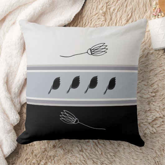 アーストーンブルーおよびアイボリーフローラ装飾用クッション クッション (ブランケット)