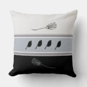 アーストーンブルーおよびアイボリーフローラ装飾用クッション クッション (正面)