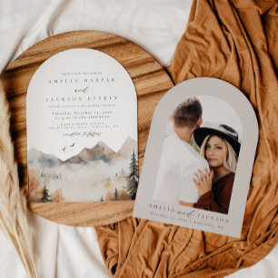 アーチを描くボヘミアンスタイルの水彩山岳地帯の結婚式招待状 招待状