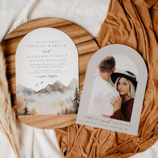 アーチを描くボヘミアンスタイルの水彩山岳地帯の結婚式招待状 招待状