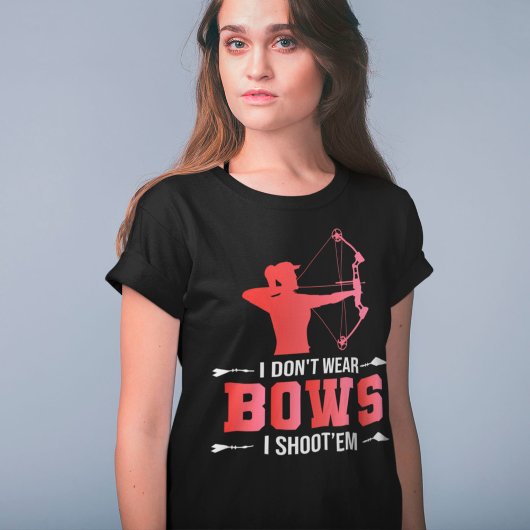 アーチェリーガールギフト私は衣服弓私は彼らを撮影 Tシャツ