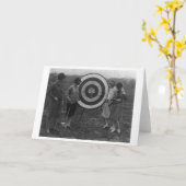 アーチェリーターゲット写真を検査している女性 カード (黄色い花)