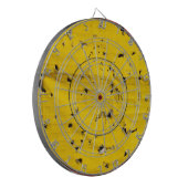 アーチェリーターゲット終わり多くの矢の穴と ダーツボード (正面左)