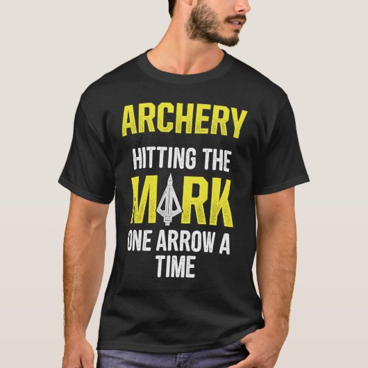 アーチェリー一度にマークを一矢ずつ打つ Tシャツ (正面)