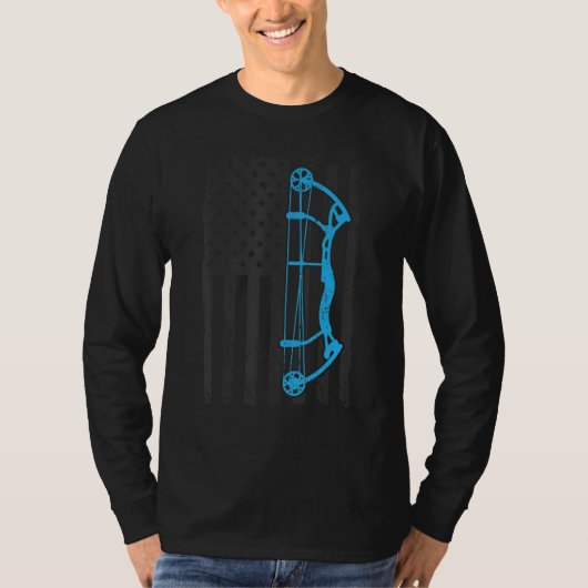 アーチェリーUSAアメリカ国旗のボーイティング射手コンポ Tシャツ (正面)