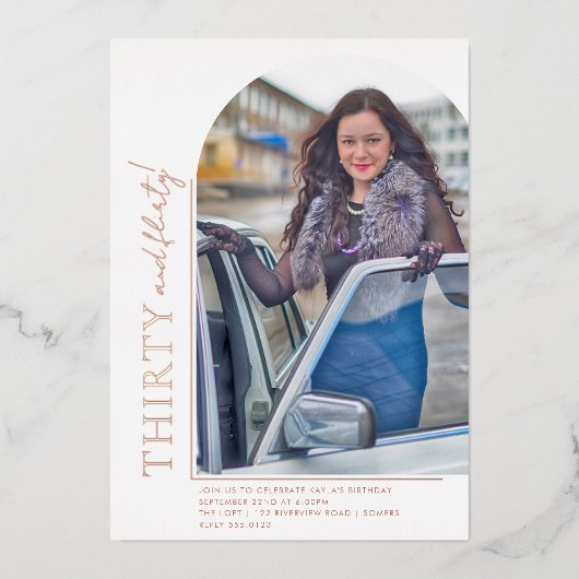 アーチエレガント形30および写気のあるそぶりをした真バラ金ゴールド 箔招待状 (正面)