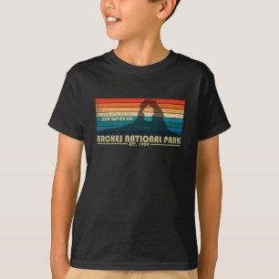 アーチズナショナルパークモアブユタヴィンテージアート Tシャツ