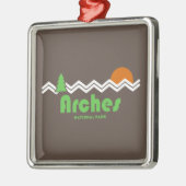 アーチズナショナルパークレトロ メタルオーナメント (左)