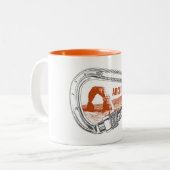 アーチズナショナルパーク登山カラビナー ツートーンマグカップ (正面左)