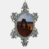 アーチズ国立公園のデリケートなアーチII スノーフレークピューターオーナメント (左)