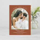 アーチテラコッタ オレンジ モノグラム ウェディング セーブザデート (スタンド正面)