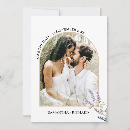 アーチパープルワイルドフラワーウェディング日付を保存 招待状 (正面)