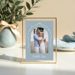 アーチフォトブルーボウ&リボン結婚のテーブル番号 テーブルナンバー<br><div class="desc">アクリルの弓とリモダンボンのテーブ結婚ル番号のサインで愛の物語を思い出して。手描きミニマルの弓とリボンのアーチデザインを備えたデザインを搭載し、優雅さとスタイルであなたの写真をショーケース。あなたの結婚情熱を新しい高さに高め離れて、畏敬の念でゲスト。アーチカップルのフォトボウとリボンの素晴らしアクリルのテーブ結婚ル番号のサインで頭を回し、大切な思い出を作る準備を。デザインと手書きのアートワーク©鳥類科学パペリー。/// Zazzleデザインツールを使用しカスタマイズて、簡単に色が自分のテーマやカラーパレッ結婚トに合うように設定できる。"このクリックテンプレートをパーソナライズし、"デザインツールを使用して編集"を選択する。" \\\\\</div>