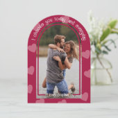 アーチフォトモダンホットピンクバレンタインデー 招待状 (スタンド正面)