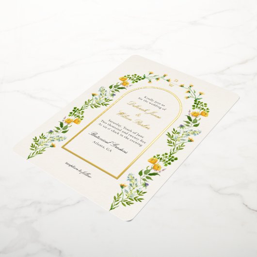 アーチフレームモノグラムのフォイル招待状内のフローラ 箔招待状 (回転した状態)
