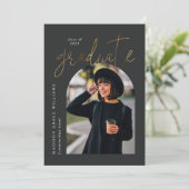 アーチモダン卒業式金ゴールド木炭グレー 招待状 (スタンド正面)