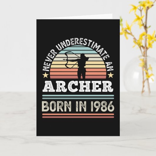 アーチャー1986生まれ 40thバースデーアーチェリーギフト カード (黄色い花)