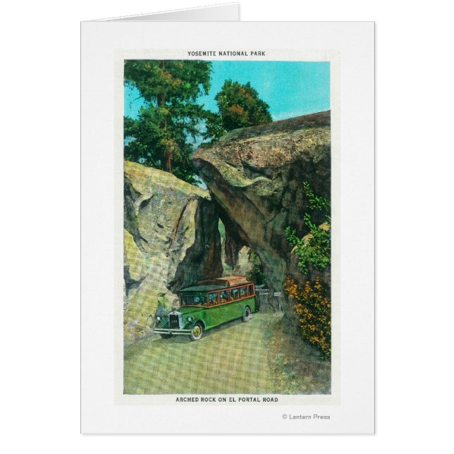 アーチロックの下のElポータルロードのツアーバス (正面)