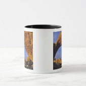 アーチロックアットジョシュアツリー国立公園 マグカップ (中央)