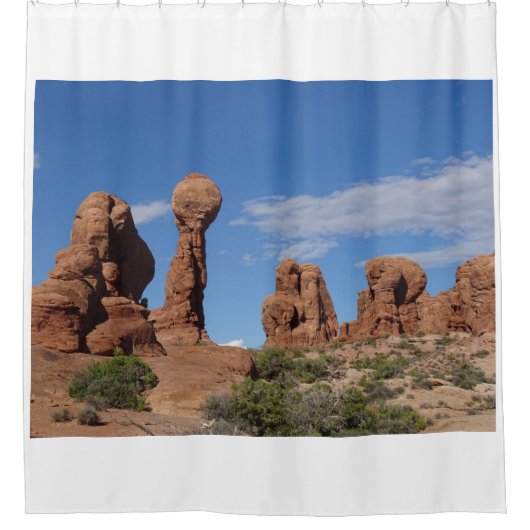 アーチ内の岩層 シャワーカーテン (正面)