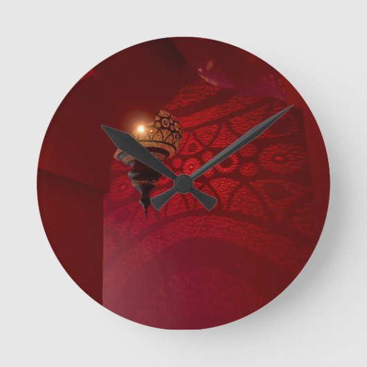 アーチ型の入り口と灯り ラウンド壁時計 (正面)