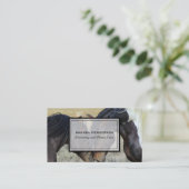 アーチ型の首でヌズルする2頭の茶色の馬 名刺 (スタンド正面)