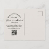 アーチ型タイポグラフィーで結ばれる 結婚式のセイヴ・ザ・デート 案内ポストカード (裏面)