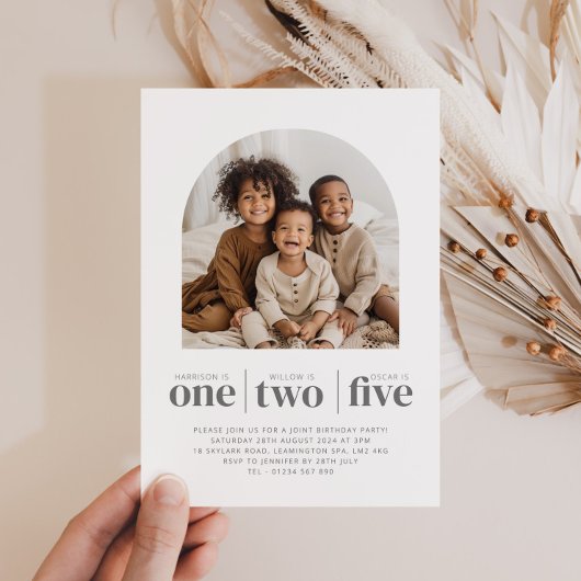 アーチ型フォトトリプルジョイント誕生日招待状 招待状