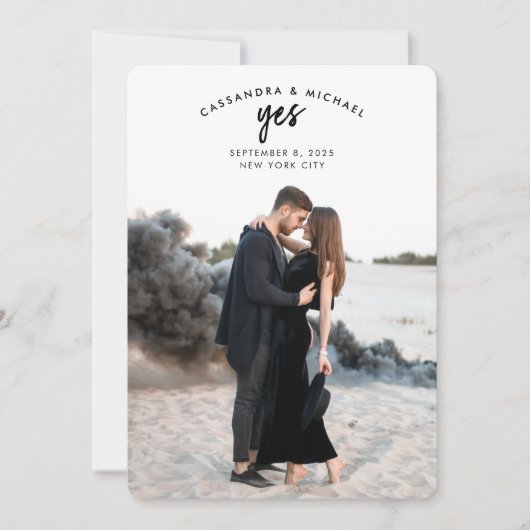 アーチ型文字写真セージ緑の結婚式の日付を保存 招待状 (正面)