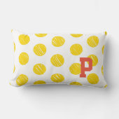 アーティザン水玉模様ピックルボールイニシャルスポーツおもしろい ランバークッション (正面)