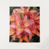 アーティシックサンゴカラーガーデンリリー タペストリー (正面)