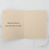 アーティスティックなカップルが手をつないで、新婚のギフト カード (内部)