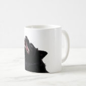 アーティスティックな黒犬の肖像写真 コーヒーマグカップ (正面右)