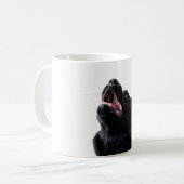 アーティスティックな黒犬の肖像写真 コーヒーマグカップ (正面左)