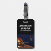 アーティストによるインサイトランダーの表現。 ラゲッジタグ (裏面縦)