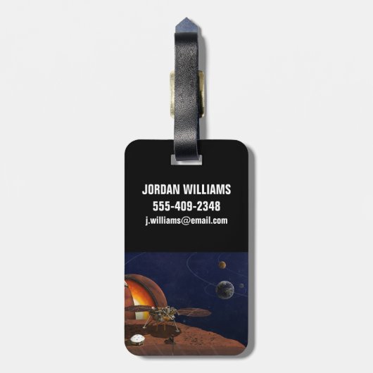 アーティストによるインサイトランダーの表現。 ラゲッジタグ (裏面縦)