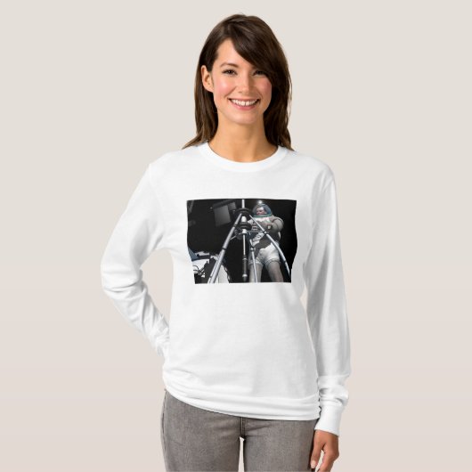 アーティストの未来の宇宙探索の概念 Tシャツ (正面フル)