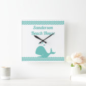 アーティックティール(緑がかった色)ブルーホエール&ウェーブブルー&ホワイトコースタル スクエア壁時計 (ホーム)