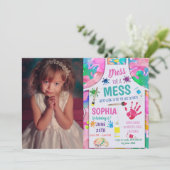 アートパーティーの絵画パーティーとフォトガール誕生日 招待状 (スタンド正面)