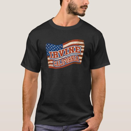 アーバインシティカリフォルニアヴィンテージ米国国旗 Tシャツ (正面)