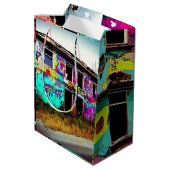 アーバンアート放棄グラフィティ建物 ミディアムペーパーバッグ (裏面アングル)