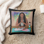 アーバンアート |瞑想かわいらしを行う女性 クッション (ブランケット)