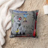 アーバングラフィティアート枕。ベルリンの壁、フード付きスウェットシャツ クッション (ブランケット)